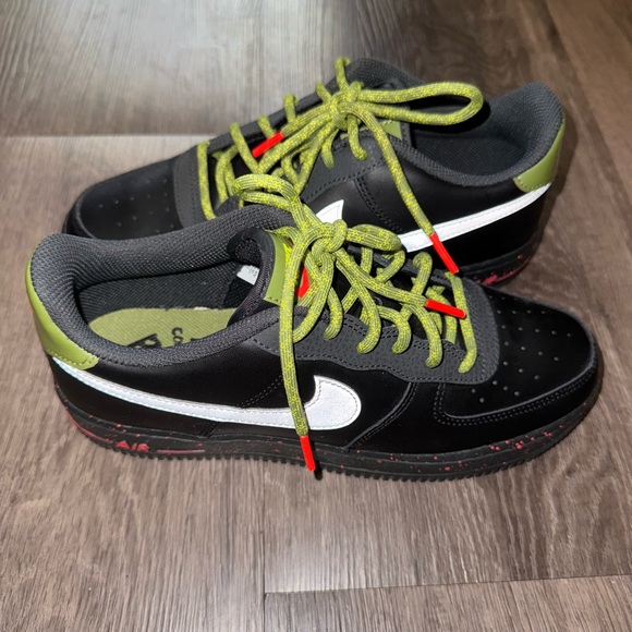Nike Kids Sneakers Black and Green - Picture 1 of 1